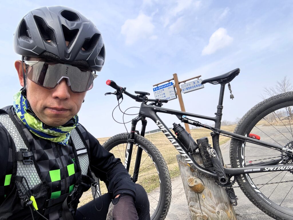 雪が残るサイクリングロードでクロカンっぽいライド